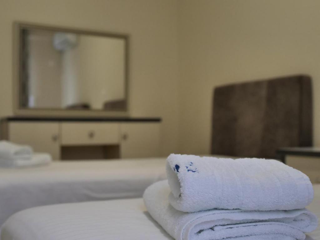 Himara Royal Hotel Buitenkant foto