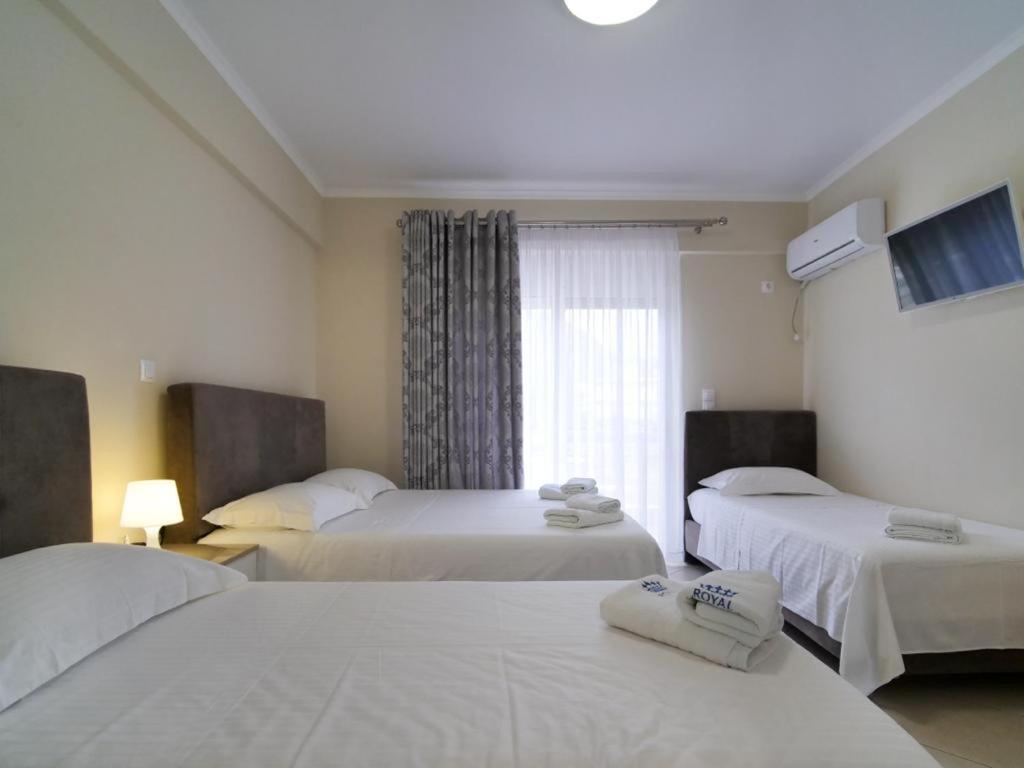 Himara Royal Hotel Buitenkant foto