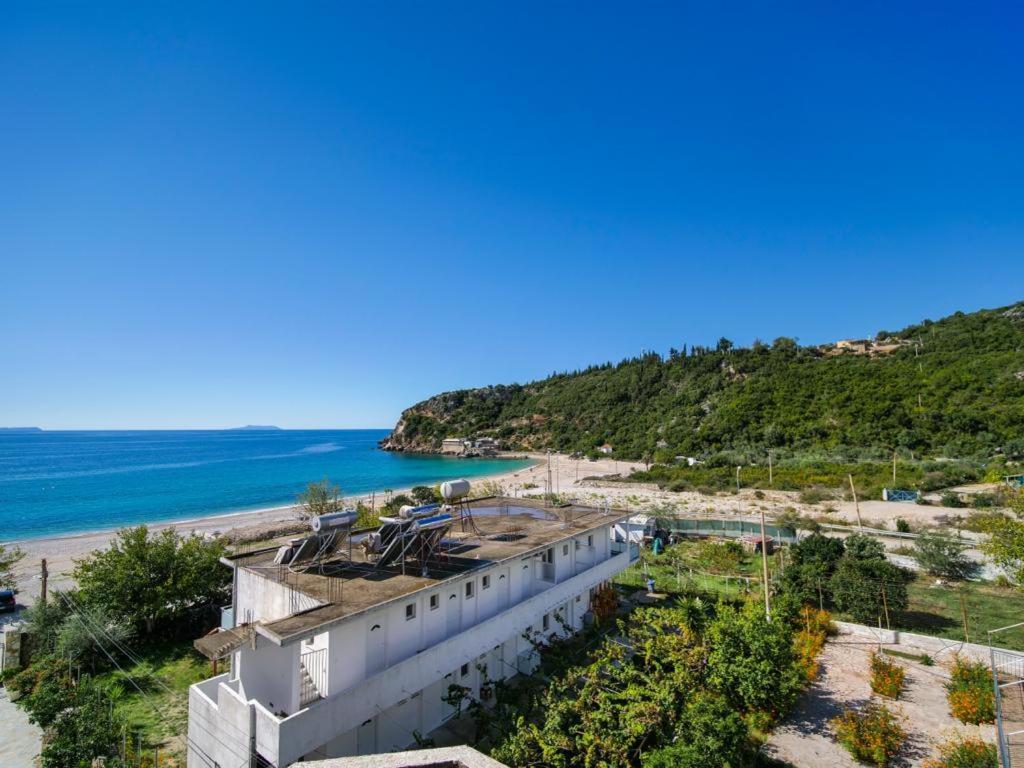 Himara Royal Hotel Buitenkant foto