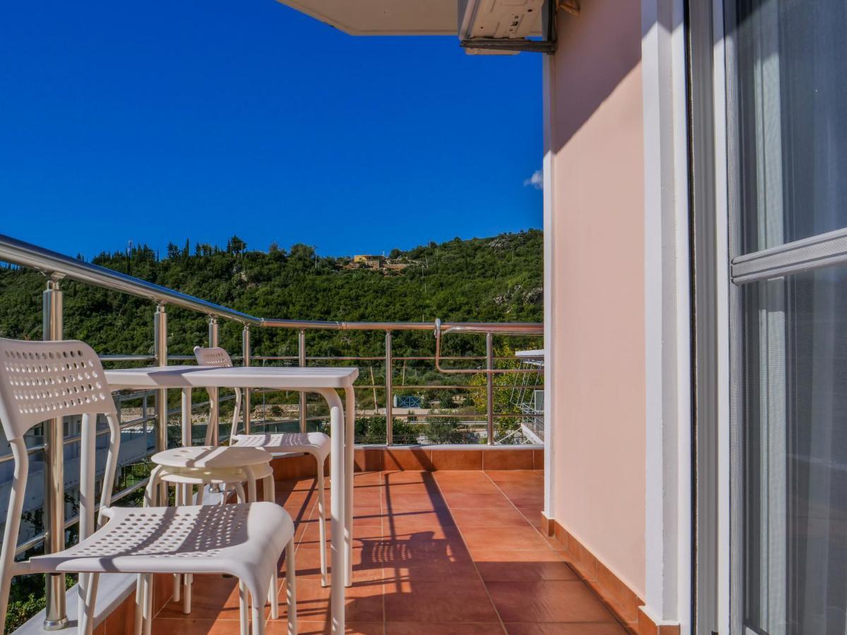 Himara Royal Hotel Buitenkant foto