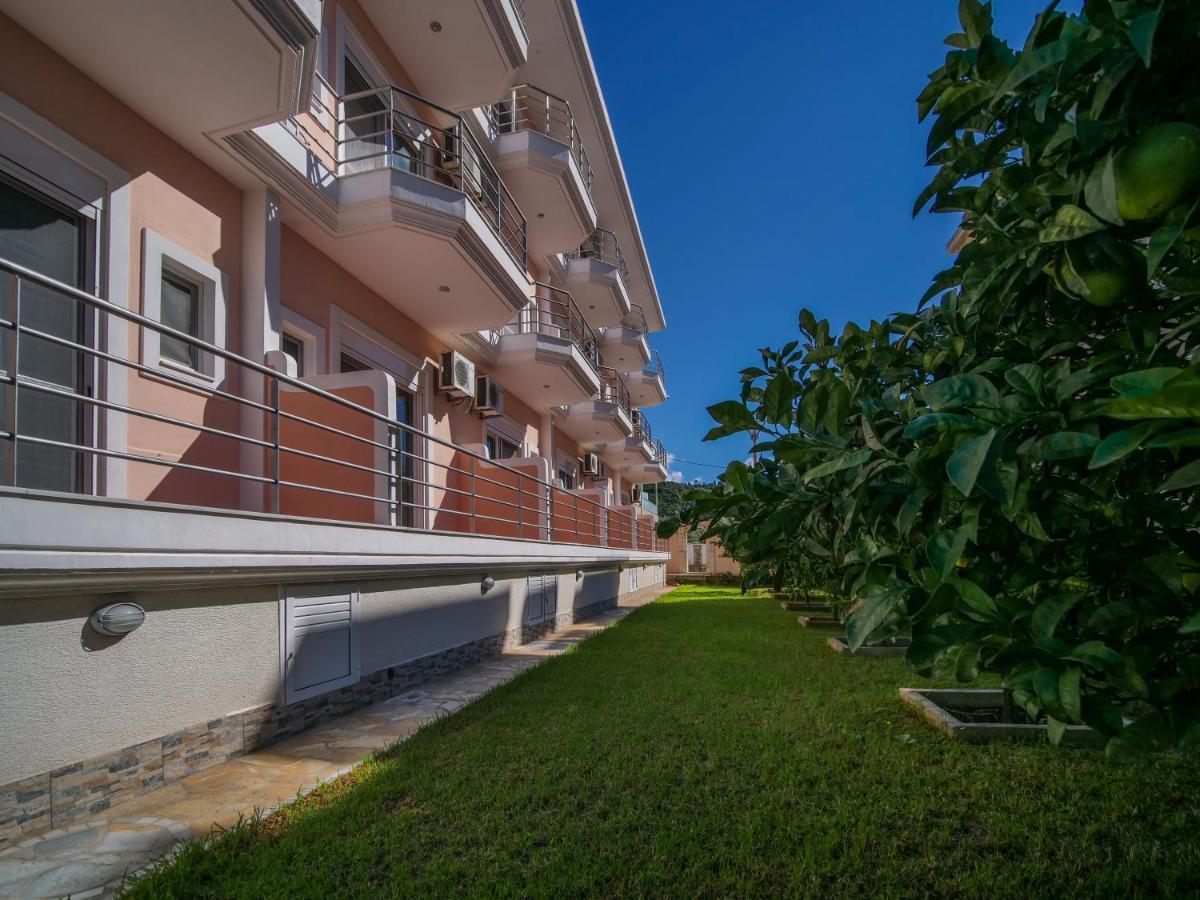 Himara Royal Hotel Buitenkant foto