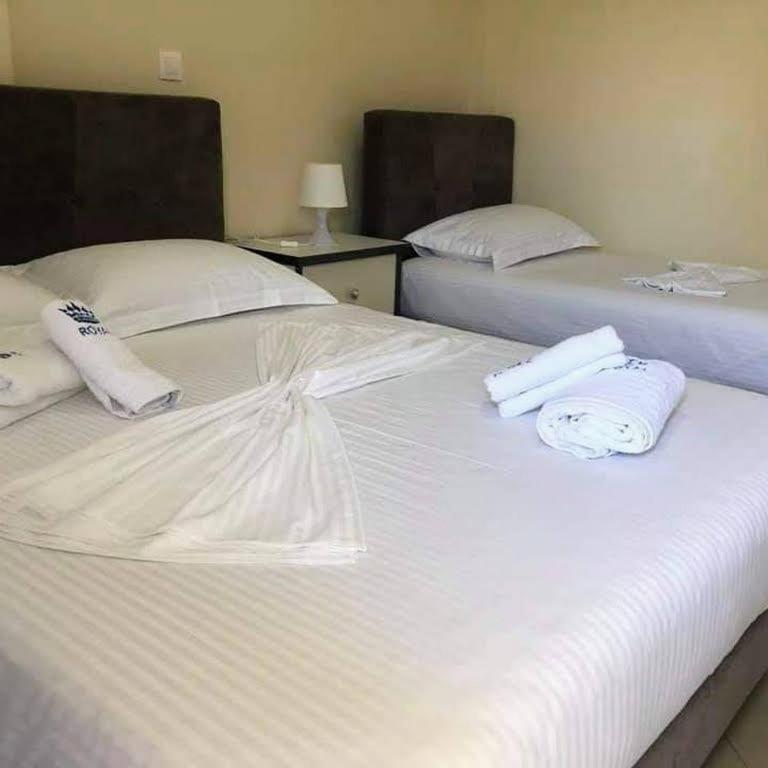 Himara Royal Hotel Buitenkant foto