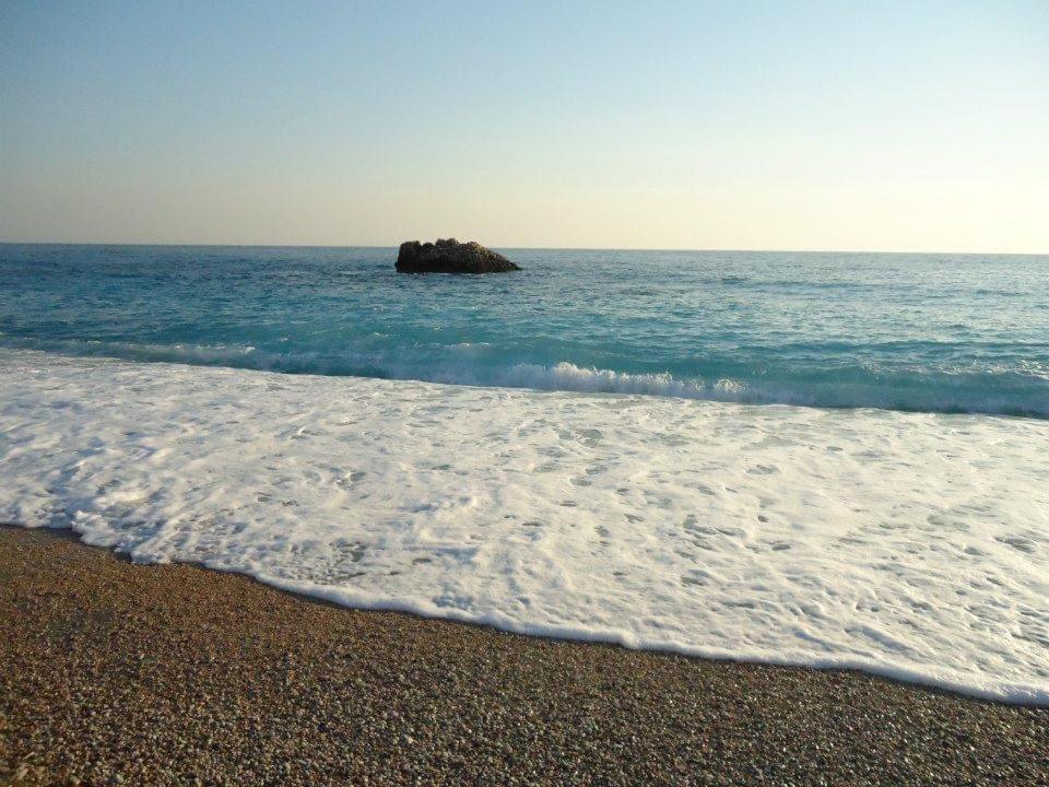 Himara Royal Hotel Buitenkant foto