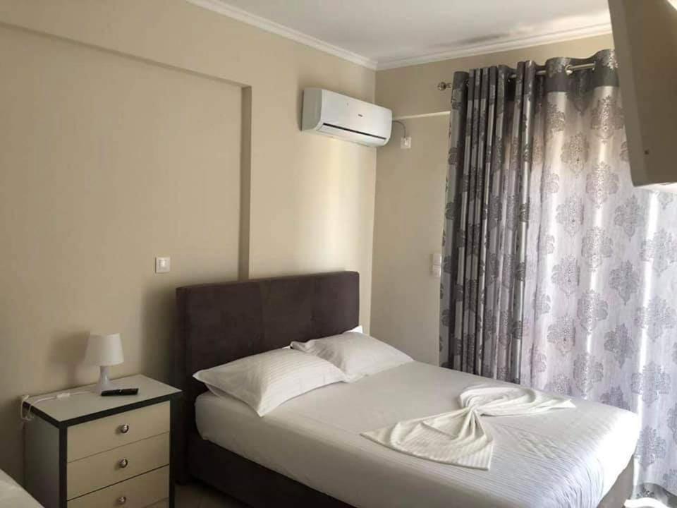 Himara Royal Hotel Buitenkant foto