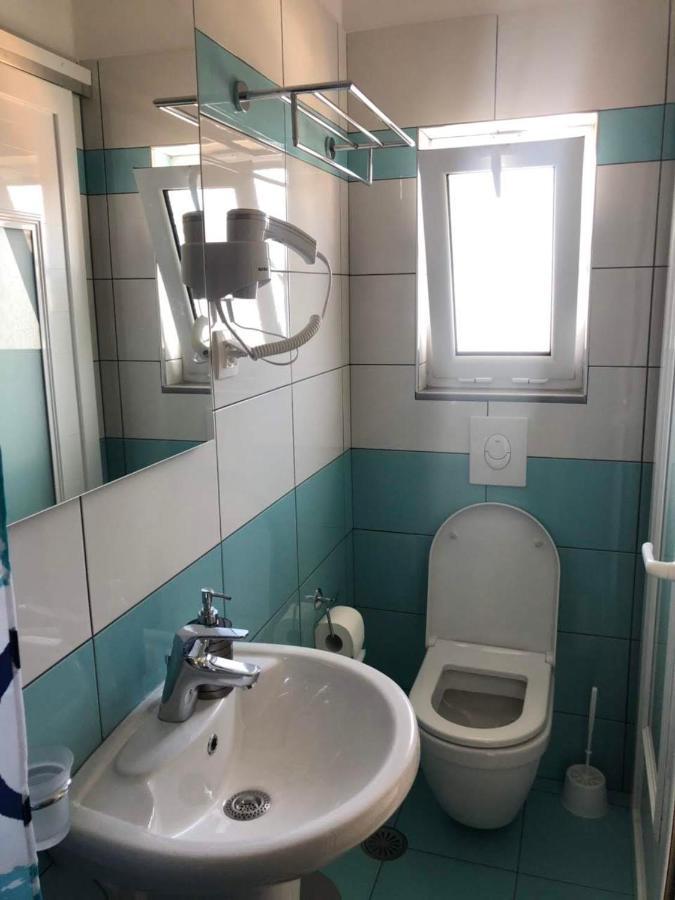 Himara Royal Hotel Buitenkant foto