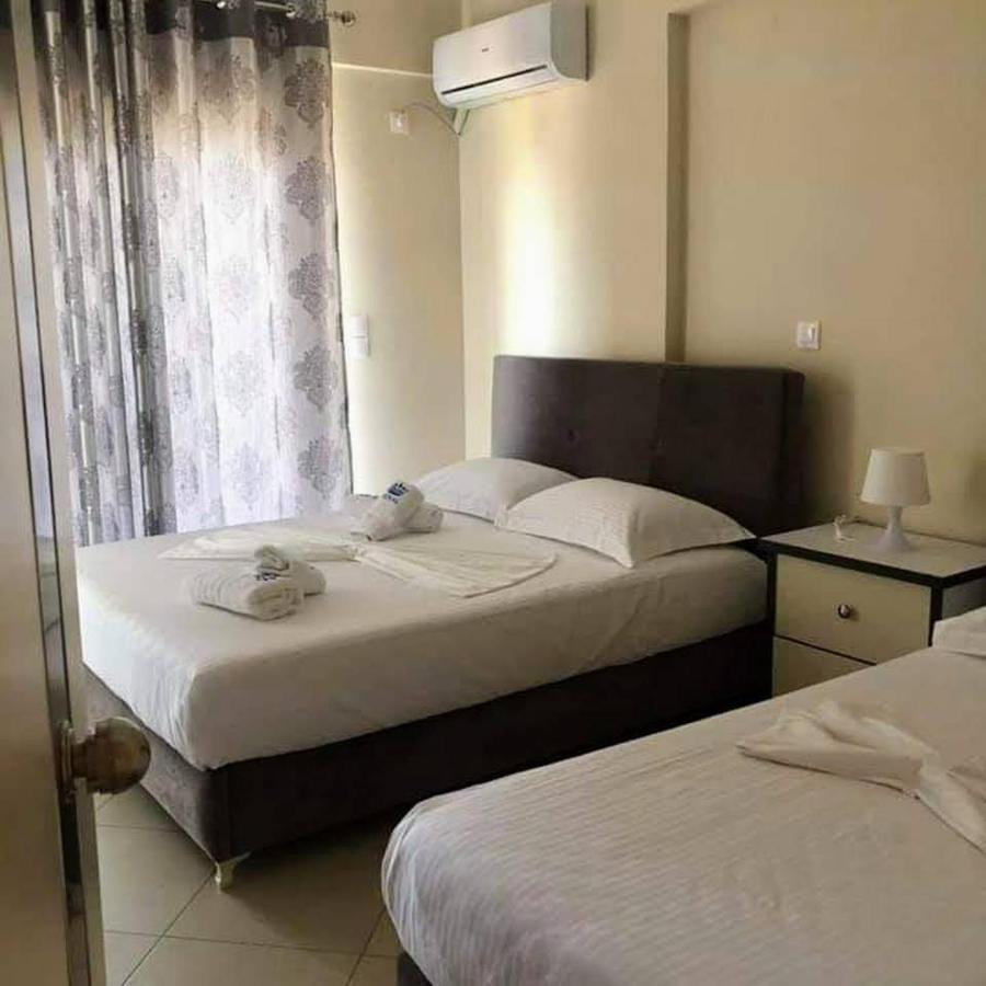 Himara Royal Hotel Buitenkant foto