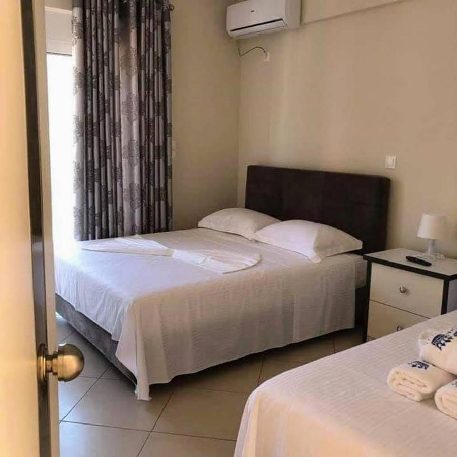Himara Royal Hotel Buitenkant foto