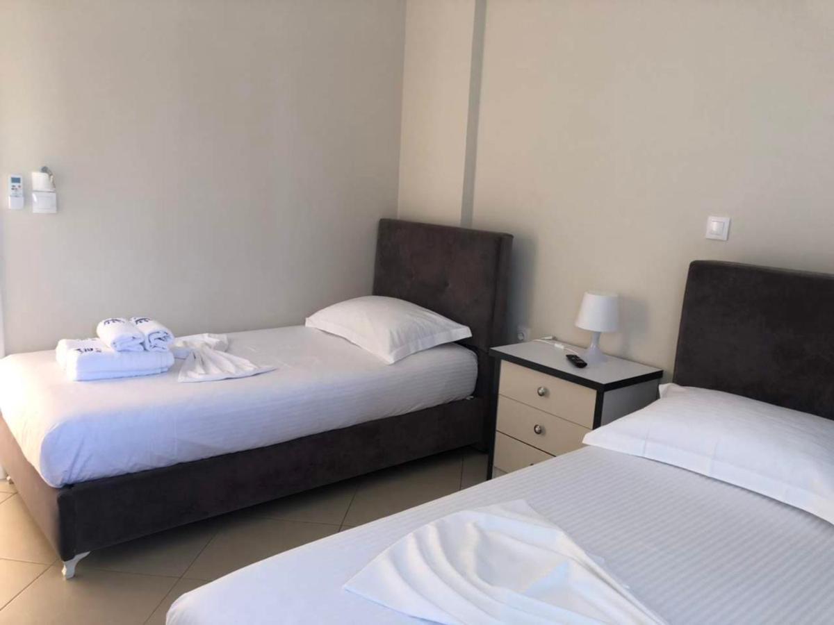 Himara Royal Hotel Buitenkant foto