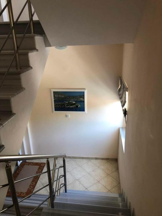 Himara Royal Hotel Buitenkant foto
